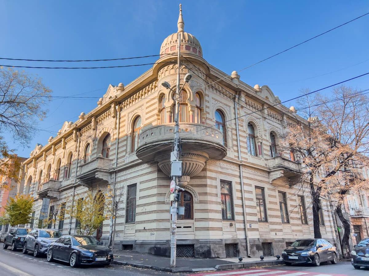 Sofiko Apartment In A Legendary Building Tbilisi Bagian luar foto